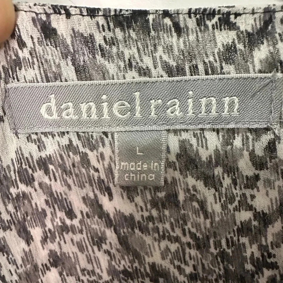 Daniel Rainn Black White Eyelet Accent Line Top Size Large - Picture 7 of 8